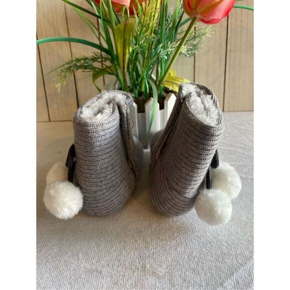 Gray Toddler Booties with Pom Poms Size 3.5 NWOT - Picture 4 of 9